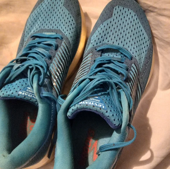 Brooks Shoes - Picture 9 of 10